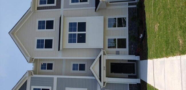 Building Photo - 2545 Kasota Ln
