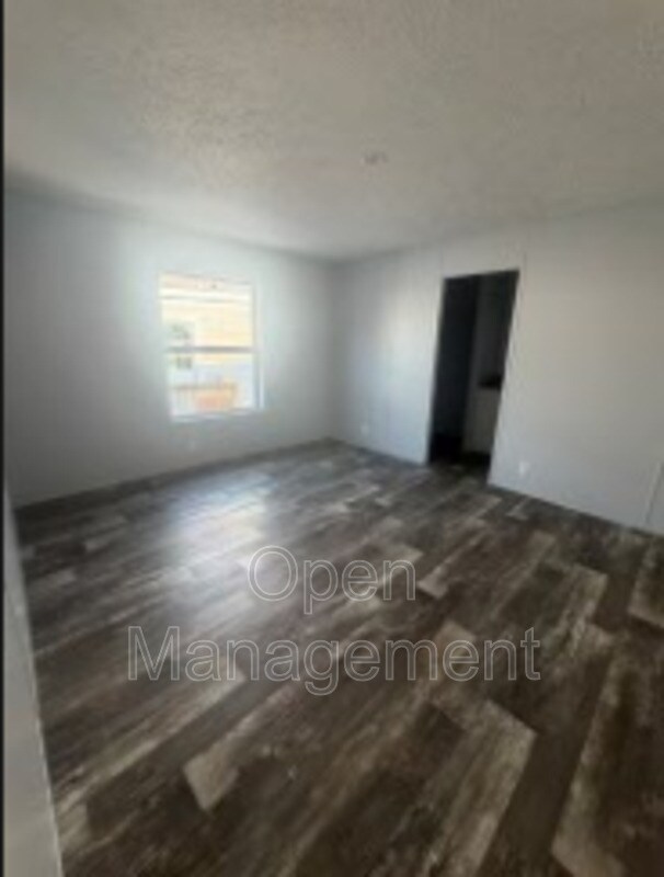 Foto del edificio - 7534 US-60