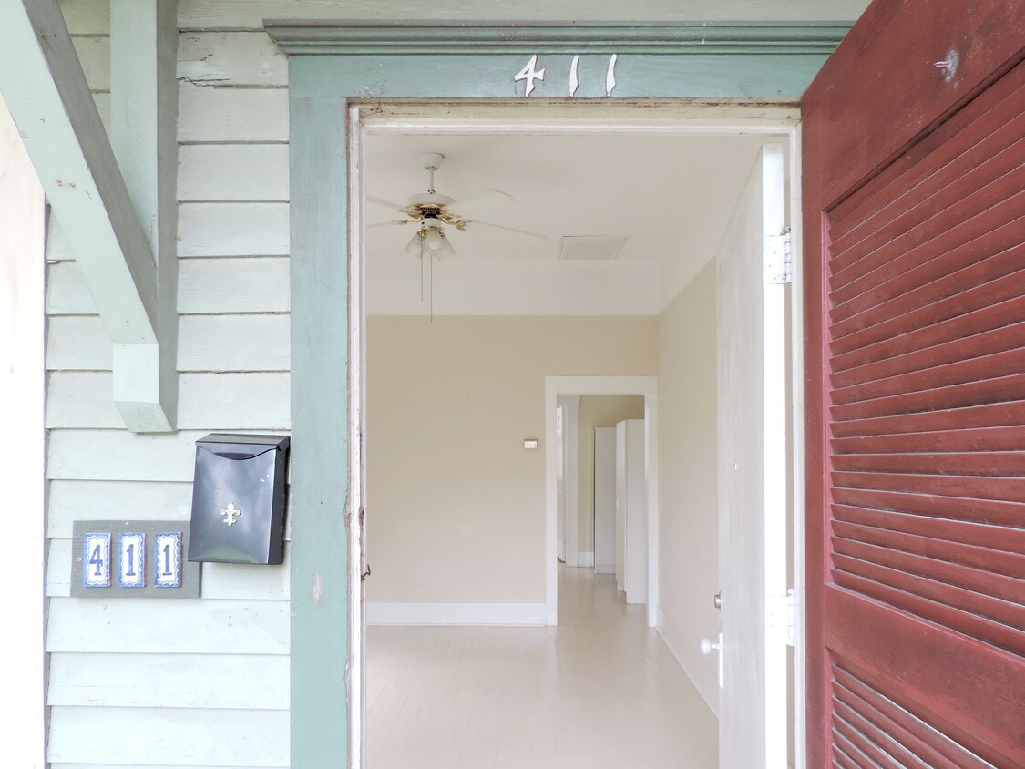 Primary Photo - 411 Walton St