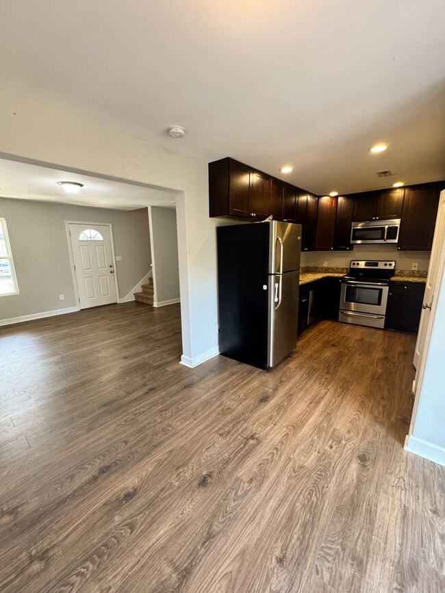 Foto del edificio - Modern Town Home on Beals Chapel