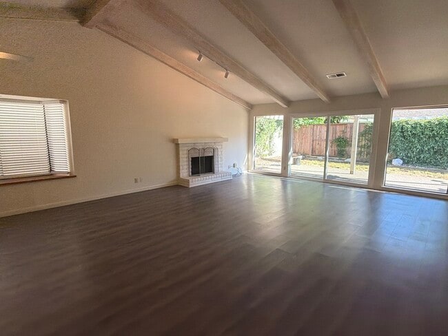 Foto del edificio - 8016 Sawgrass Cir