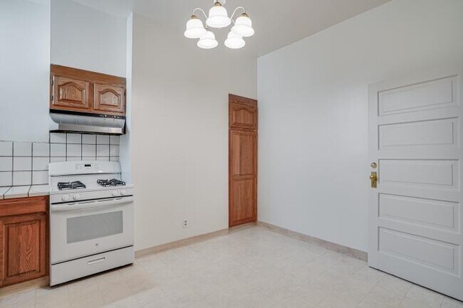 Building Photo - 4 bedroom in San Francisco CA 94109