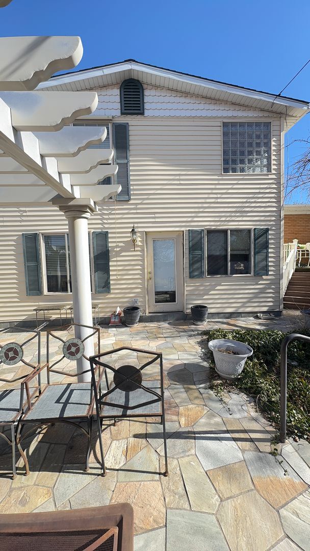 Foto del edificio - 299 N Highland Dr