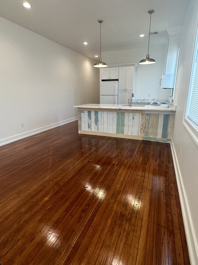 Building Photo - 1306 Helios Ave