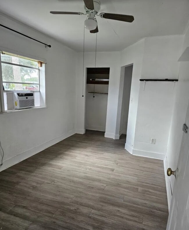 Building Photo - 15530 Mapletree Dr