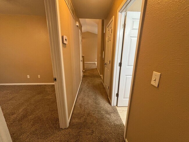 Foto del edificio - Beautiful 3 Bed • 3 Bath Split-Level Home — Lake Ozark, MO