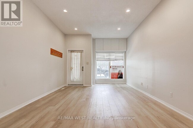 Building Photo - 20 Azzarello Ln