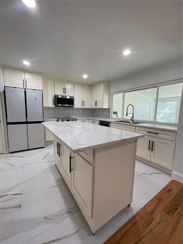 Foto del edificio - 5220 Fisher Dr