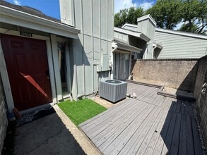 Building Photo - 12959 Wirevine Ln