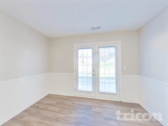 Foto del edificio - 3912 Farlow Rd