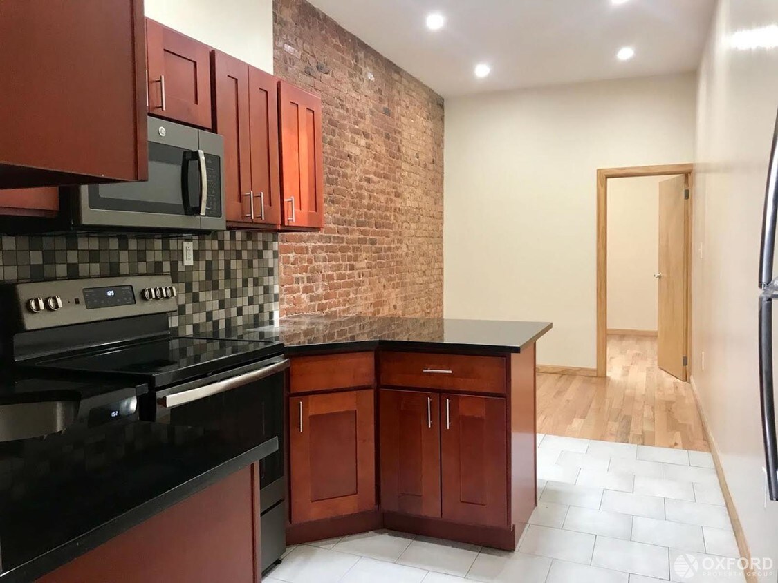 Primary Photo - 315 Bleecker Street