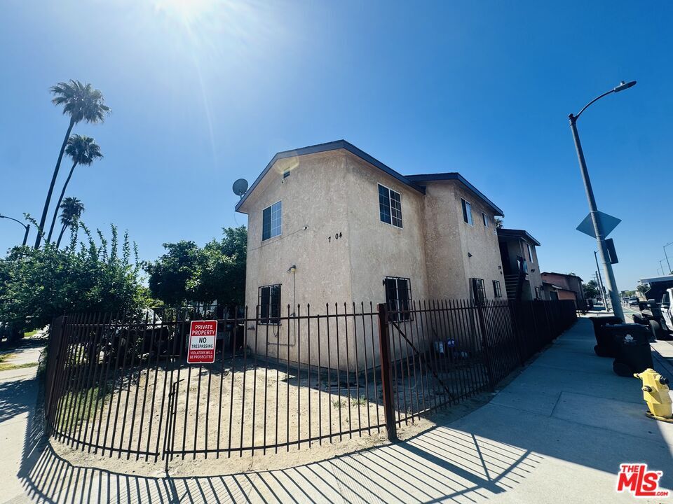 Foto del edificio - 7706-7706 S Grand Ave
