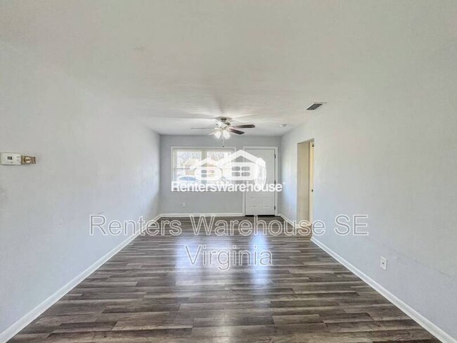 Building Photo - 725 S Westgrove Rd