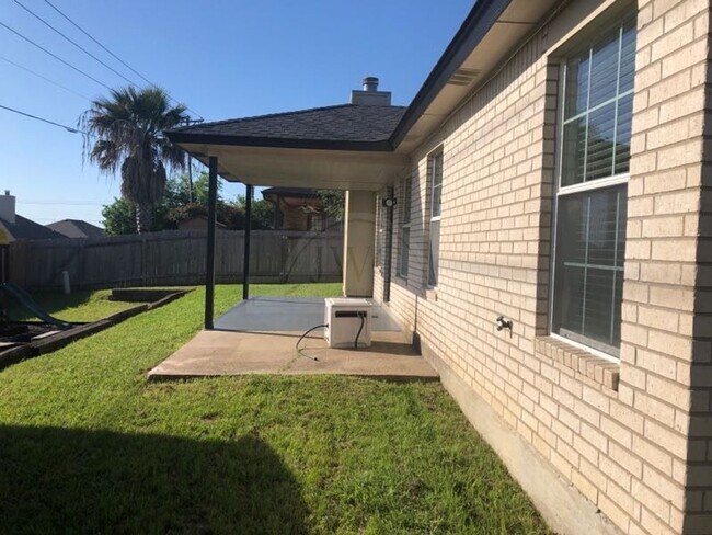 Foto del edificio - 5702 Shawn Dr