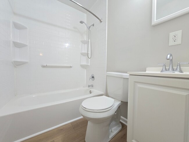 Foto del edificio - Newly Renovated 3 Bedroom Home – Modern Co...