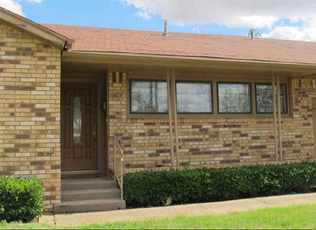 Building Photo - 3027 Abbott Ave
