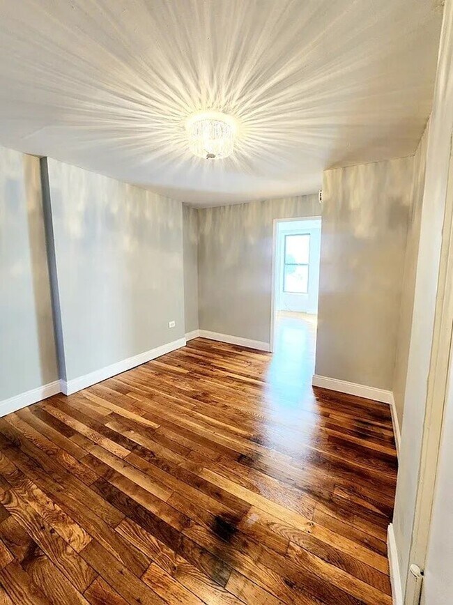 Building Photo - Newly Renovated 1Bed 1Bath