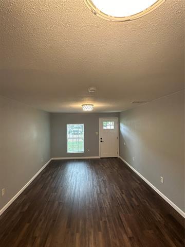Building Photo - 104 N Main St