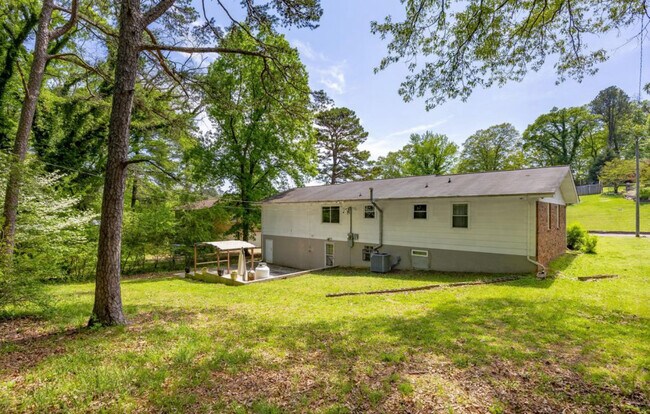 Foto del edificio - 2314 Green Forest Ln