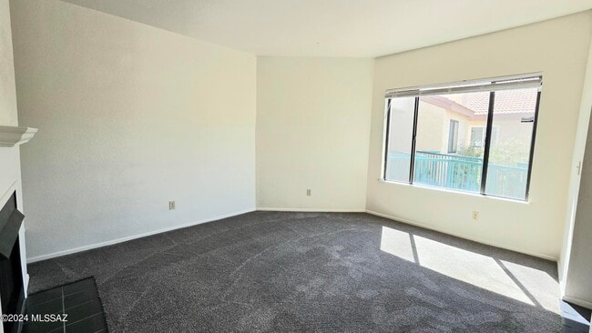 Building Photo - 3690 N Country Club Rd