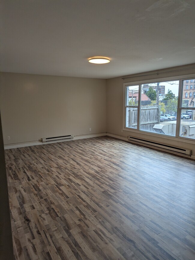 Building Photo - 16 8th St S