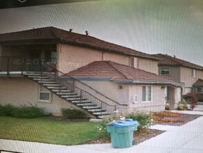 Building Photo - 2235 W Lark Ave