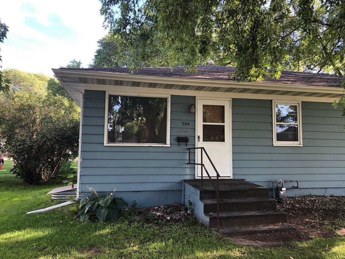 304 E Fir Ave, Fergus Falls, MN 56537 House Rental in Fergus Falls