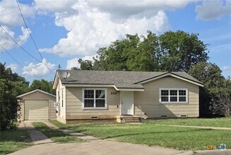 Building Photo - 2116 W Avenue D