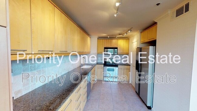 Building Photo - 3939 Illinois St 2D