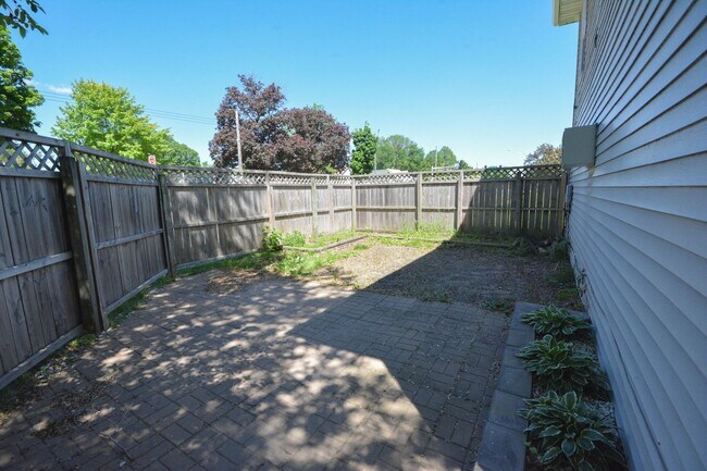 Building Photo - Must see renovations in this 4 bedroom home!