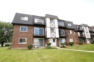 Building Photo - 9461 Bay Colony Dr