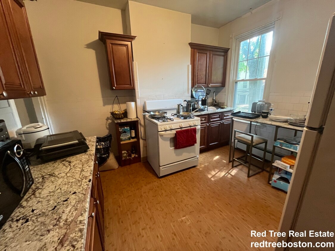 Primary Photo - 17-19 Putnam Ave. Unit 17A