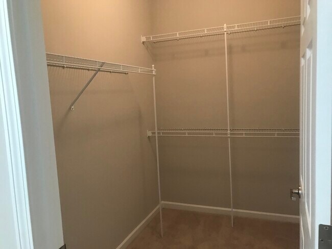 Building Photo - 1610 E Southfield Cir