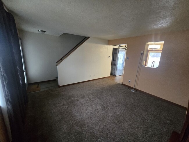 Building Photo - Townhome available NOW!