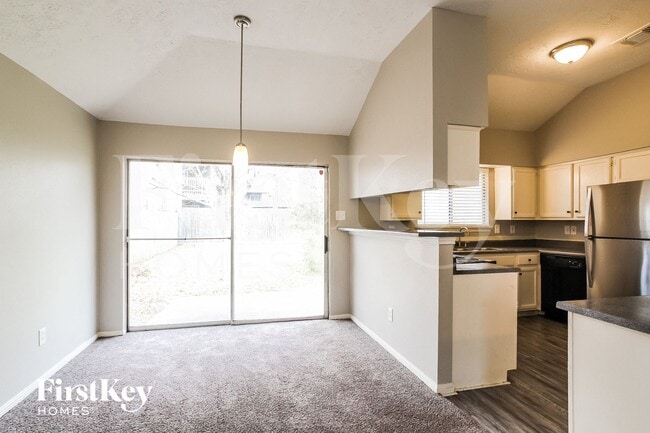 Foto del edificio - 15410 Pebble Lake Dr