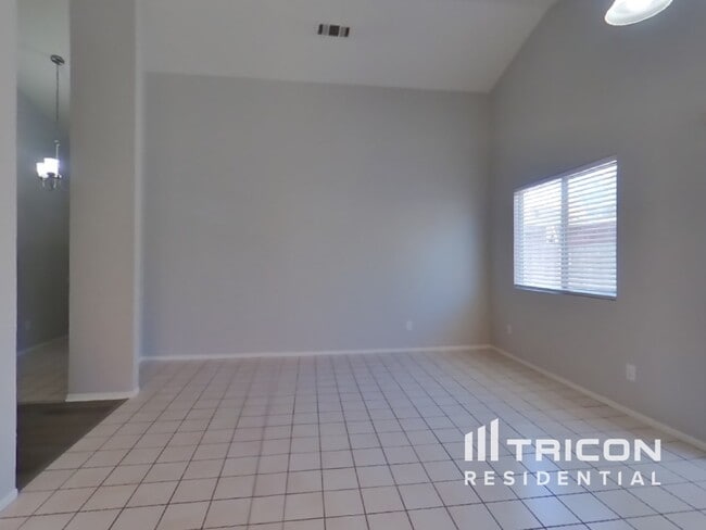 Building Photo - 14806 Rosemary Dr