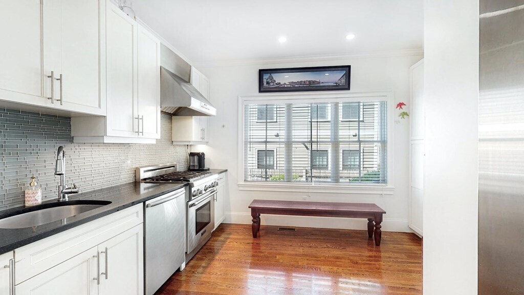 Primary Photo - 176 Raymond St