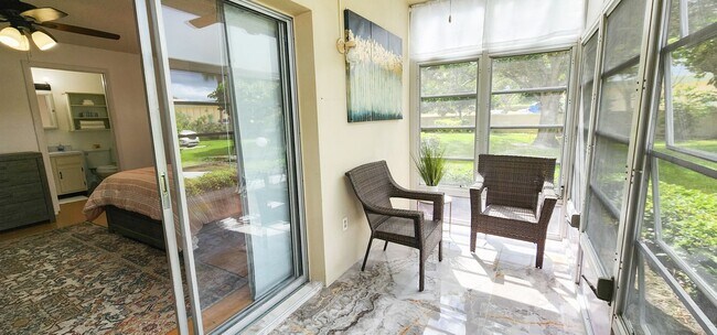 Foto del edificio - Coming Soon! Beautifully furnished 1 bedroom 1.5 bath condo