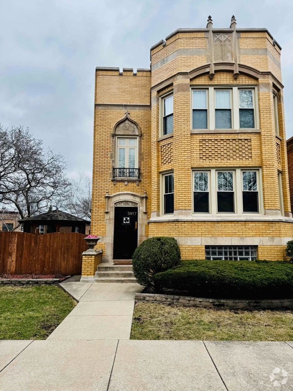 Hollywood Park Apartments for Rent with High Ceilings - Chicago, IL ...