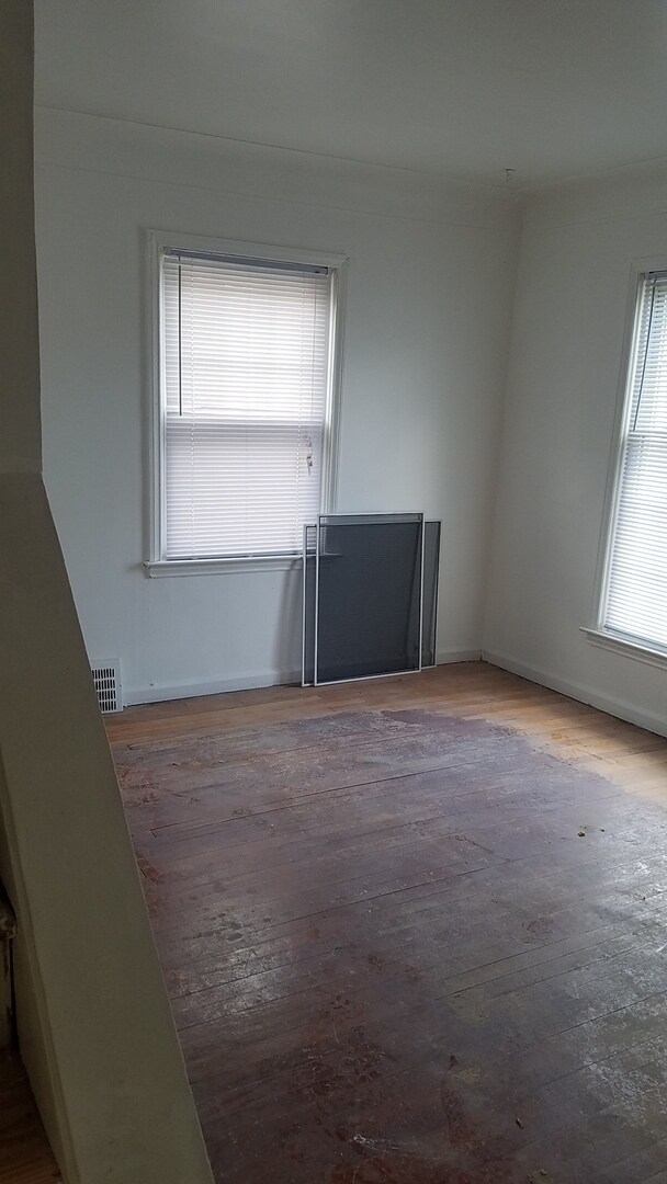 Building Photo - 2 bedroom Detroit westside Aviation sub area