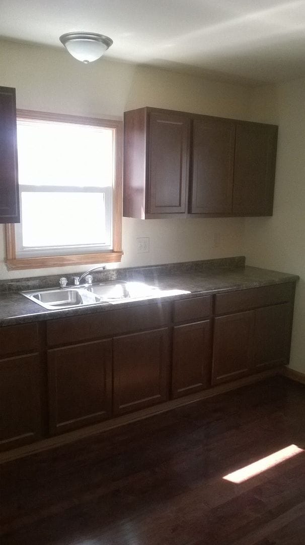 Foto del edificio - 3BR SINGLE FAMILY MULTI LEVEL HOME WITH GARAGE, YARD, PORCH, REDONE, VERY NICE!