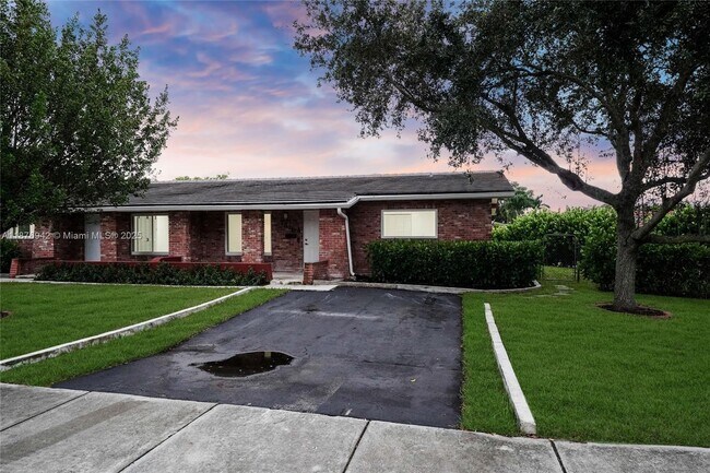Foto del edificio - 7516 NW 44th Ct