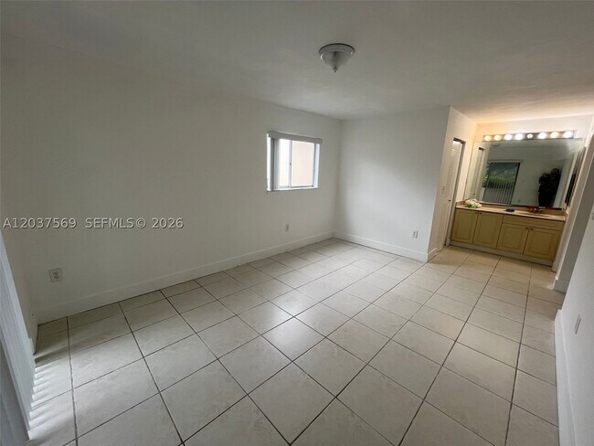 Foto del edificio - 4800 NW 102nd Ave