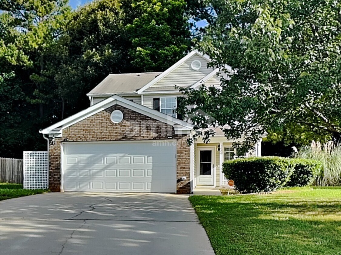 Foto principal - 4020 Angels Dr