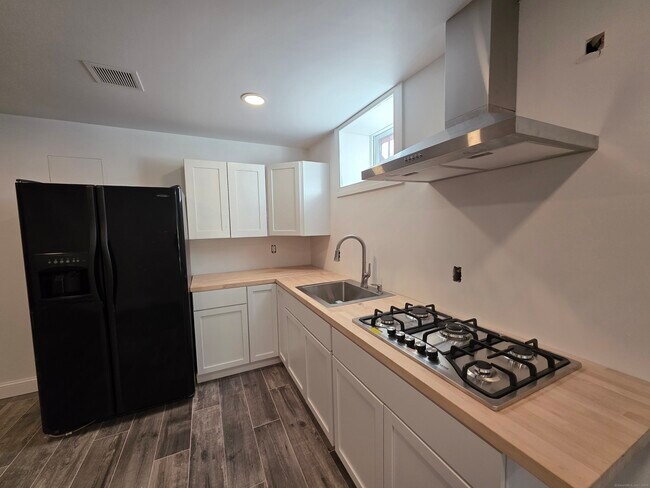 Foto del edificio - 1367 Reservoir Ave