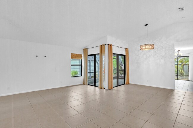 Foto del edificio - 2533 Bedford Mews Dr