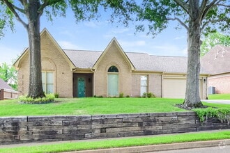 Building Photo - 605 Sanga Cir E