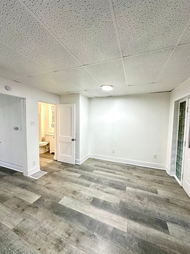 Building Photo - Updated 1 Bedroom, 1 Bath Unit in Highland...