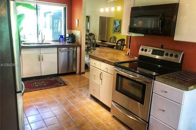 Foto del edificio - 414 NE 195th St