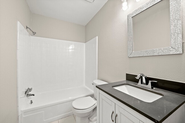 Building Photo - 9219 Baronne Dr
